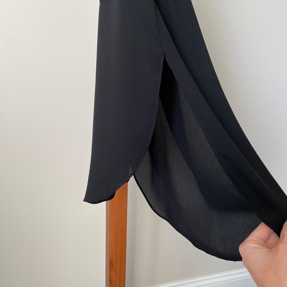 Express split hem blouse - Picture 3 of 3